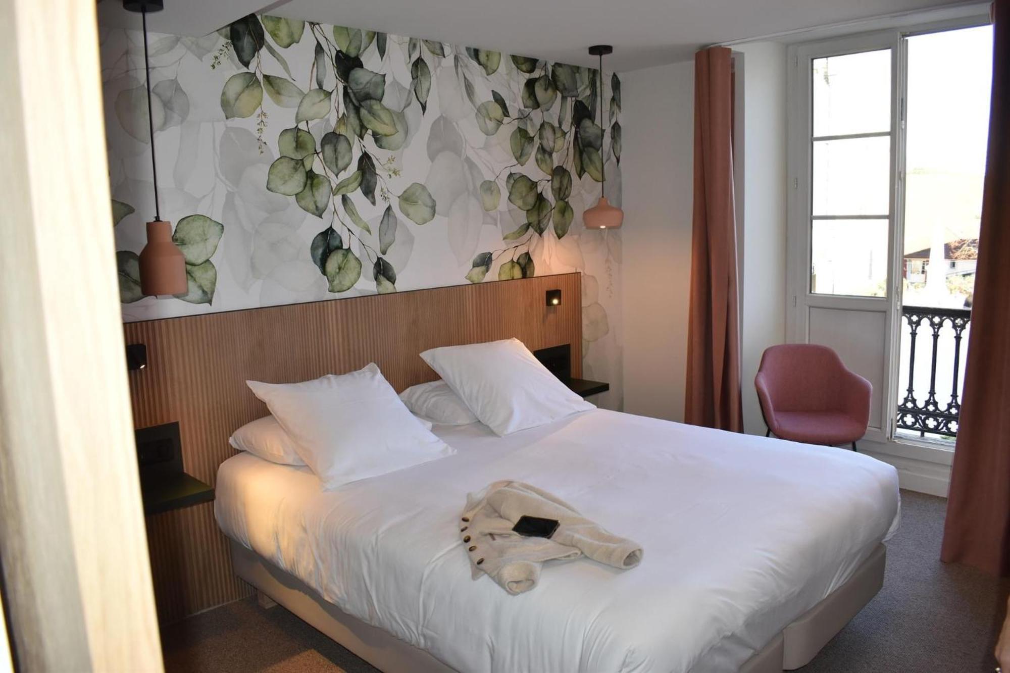 Hotel Les Tilleuls Hasparren Exteriör bild